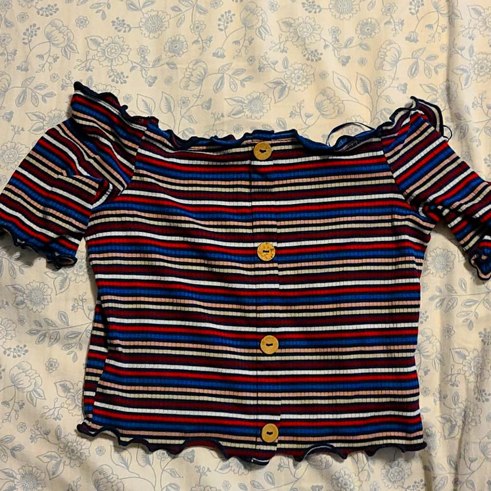 Off shoulder crop